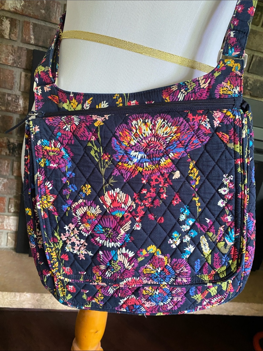 VERA BRADLEY Midnight Wildflowers quilted crossbody bag, purse, satchel. Beauty! - Picture 3 of 16